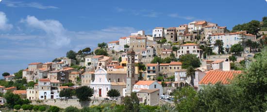 Le village de Lumio près de Calvi en Corse 