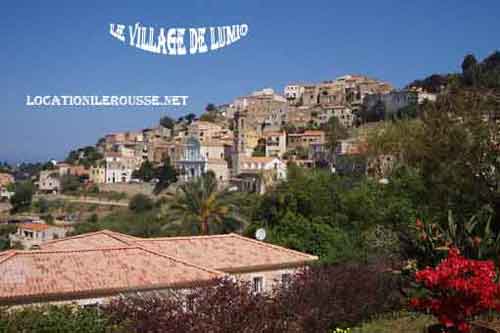 Vue sur le village de Lumio près de Calvi en Haute Corse