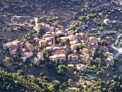 Vue générale du village de Palasca en Balagne département de Haute Corse